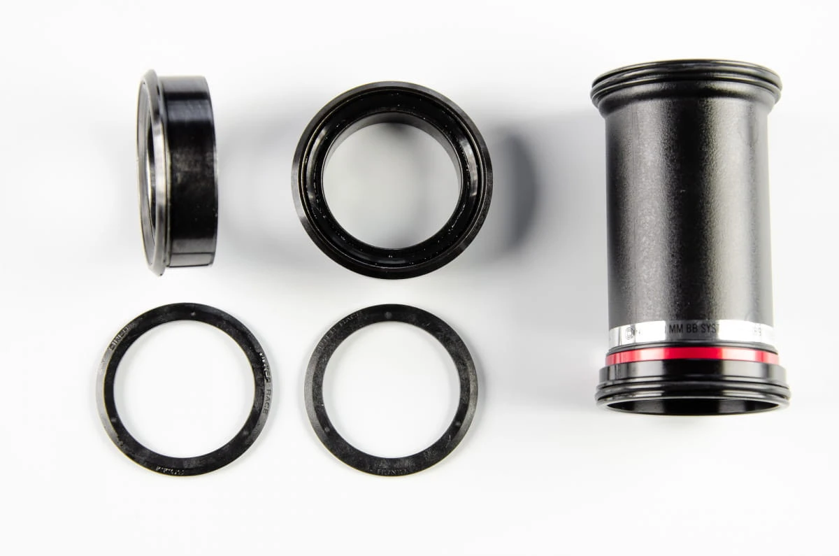 Race Face Trapas CINCH 30mm BB124 - Dubbele Rij - EXT.SEAL AM19 1 Race Face Trapas CINCH 30mm BB124 - Dubbele Rij - EXT.SEAL AM19