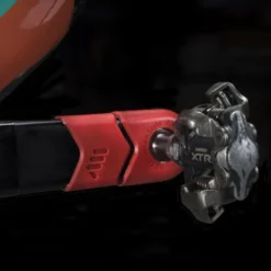 Crank Defender - Crank Beschermer - Rood 6 Crank Defender - Crank Beschermer - Rood -Rij Graag Verkoop AMS Crank Defender Red INSTALLED close xweb 1024x1024