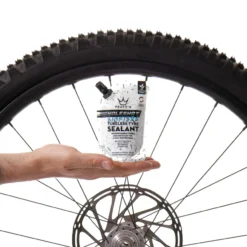Peaty's Holeshot BioFibre Tubeless Bandenafdichtmiddel - 120 Ml 5 Peaty's Holeshot BioFibre Tubeless Bandenafdichtmiddel - 120 Ml -Rij Graag Verkoop Holeshot Trailpouch scaled